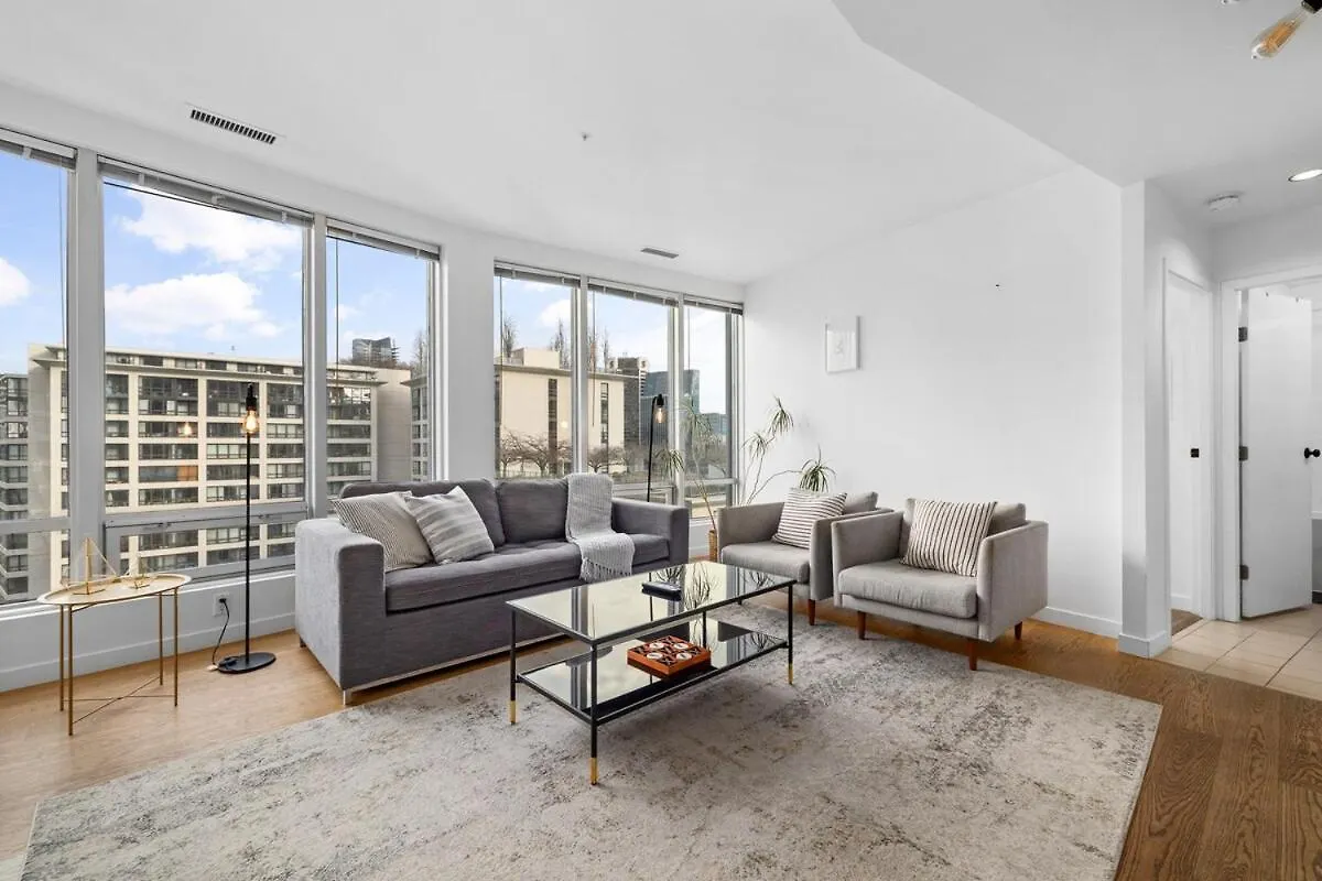 Downtown Vancouver Stay With City Views Near Robson Square Apartmán
