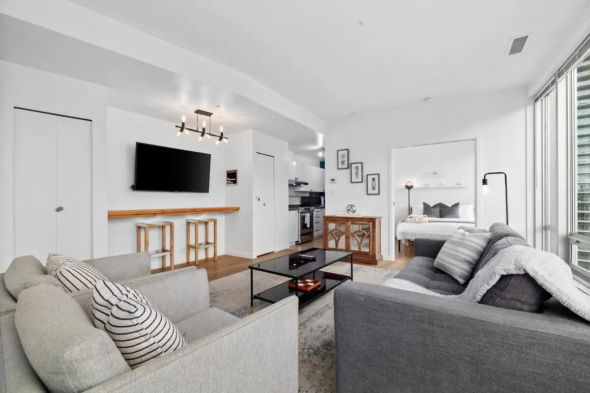 Downtown Vancouver Stay With City Views Near Robson Square